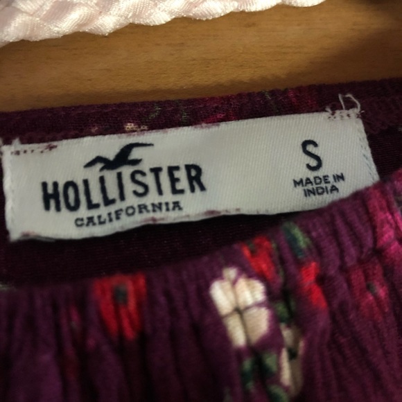 Cute off the shoulder Hollister top🤩 - Picture 3 of 5